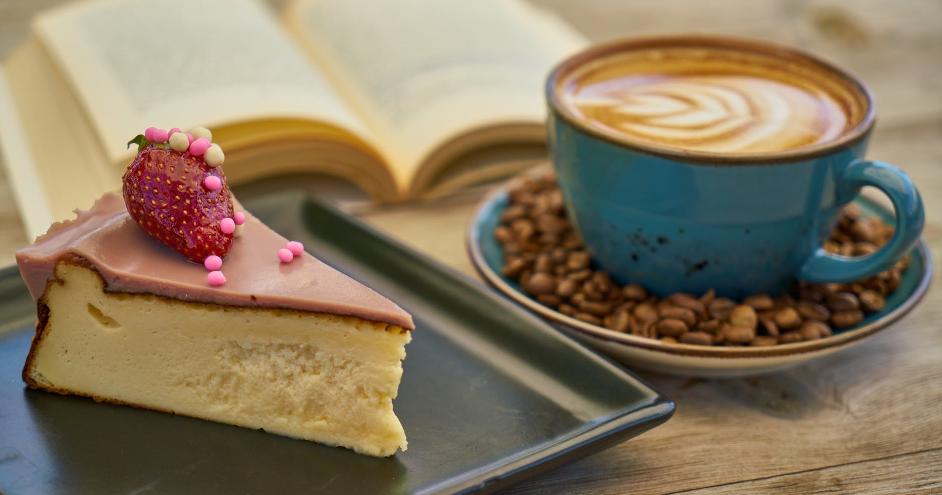 Cheesecake and capuchino